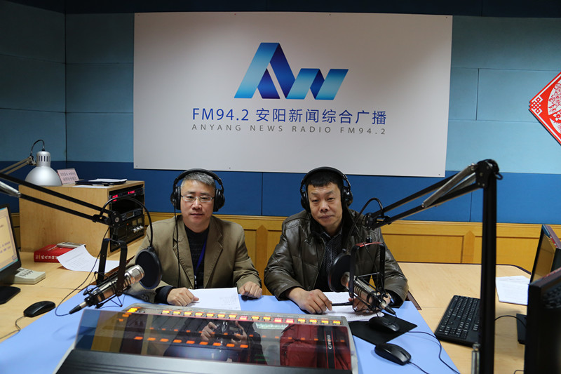益和熱力公司董事長(zhǎng)、總經(jīng)理?xiàng)钣婪逶谖沂芯W(wǎng)上市民之家與廣大用戶群眾及網(wǎng)友進(jìn)行了在線交流溝通
